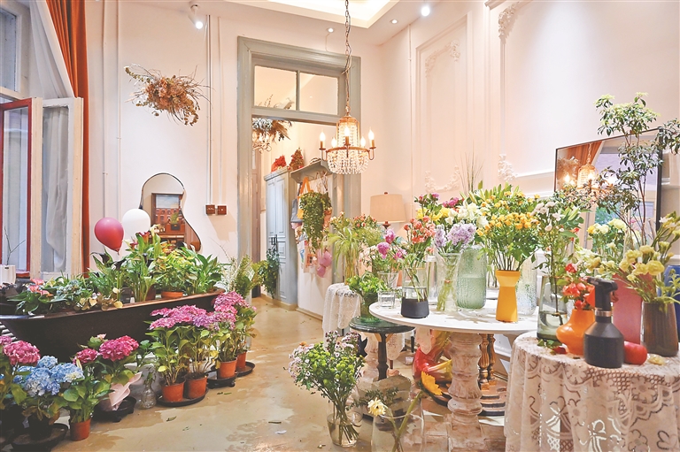 老建筑里精致的花店.