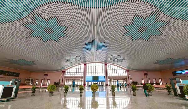 鸡西西站大厅 崔长禄 摄