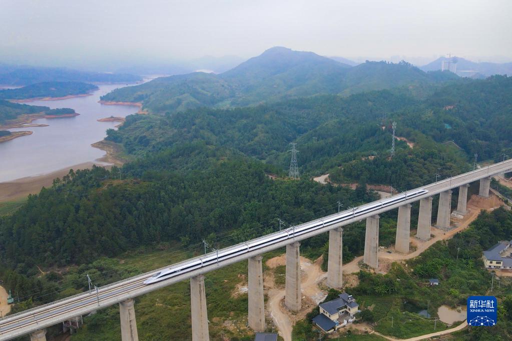 老区牵手特区的筑梦之路写在赣深高铁开通之际