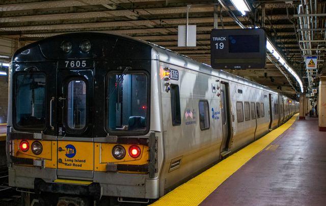 资料图海外网1月16日电 当地时间15日上午,美国纽约市发生一起地铁推