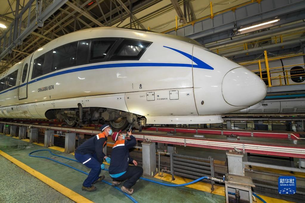 今年春運期間,火車站特警馬宇航,高鐵信號工劉鑫龍和鐵路線路工王楚晗