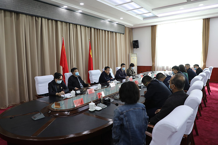 苑芳江主持召开见面会欢迎省委援边工作队到我县工作