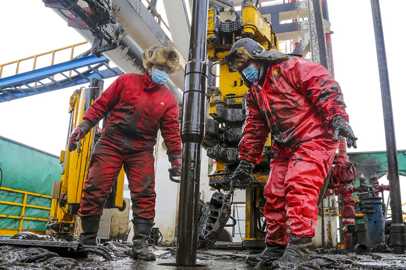 第32届中国新闻奖新闻摄影初评参评作品打赢页岩油新会战标杆旗帜向