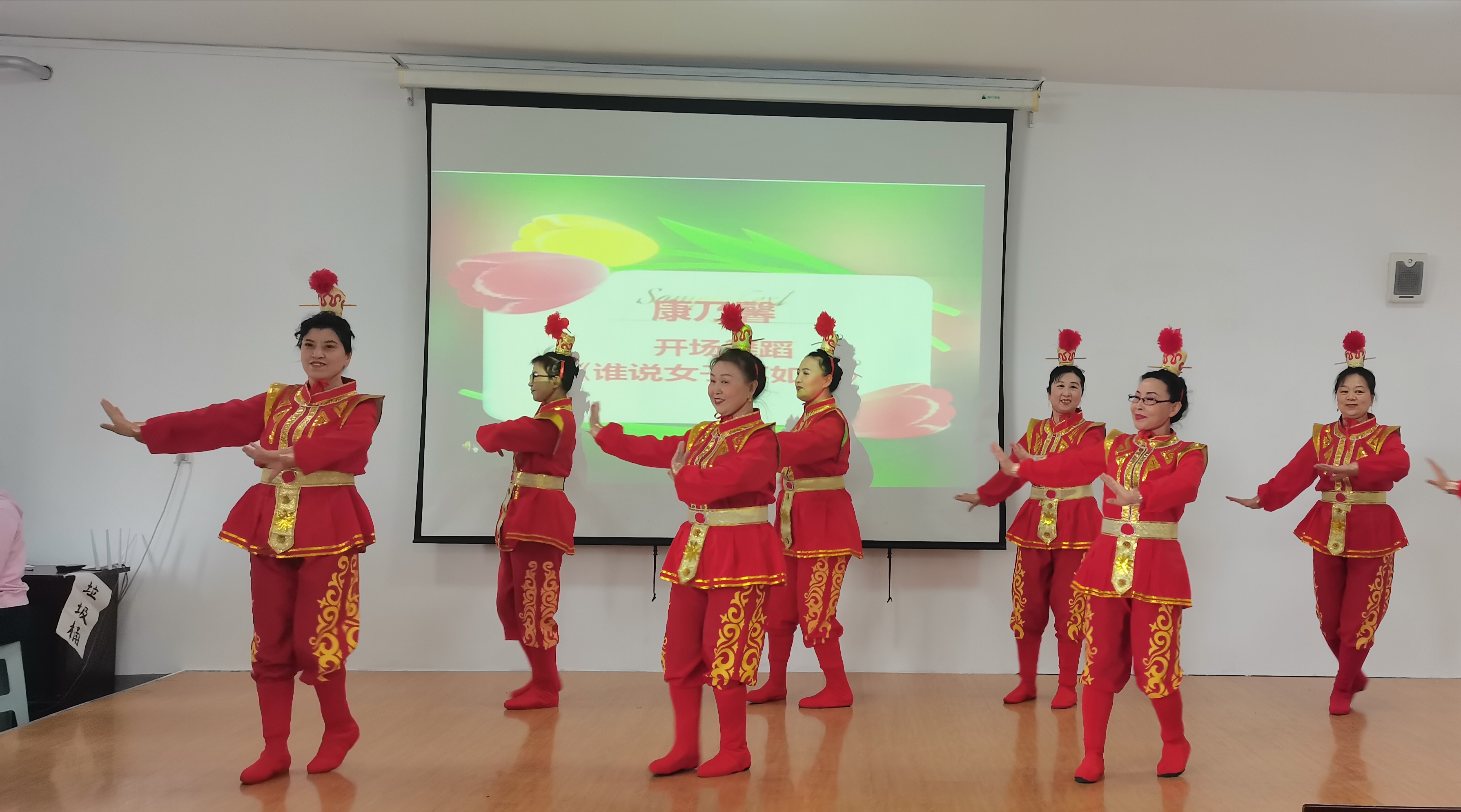 鸡冠区东山社区举办创城有你有我文艺演出