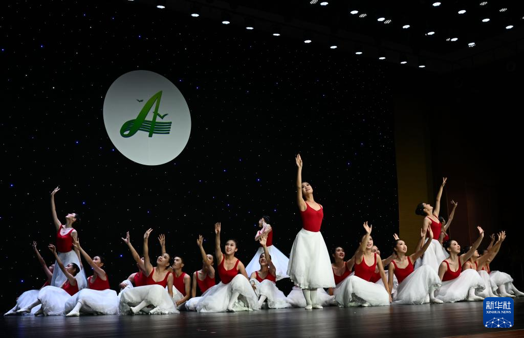 北京学生艺术节舞蹈展演举行