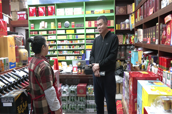 李玉斌是鸡东县永安镇人,1990毕业后,先后创业经营日杂百货和餐饮行业