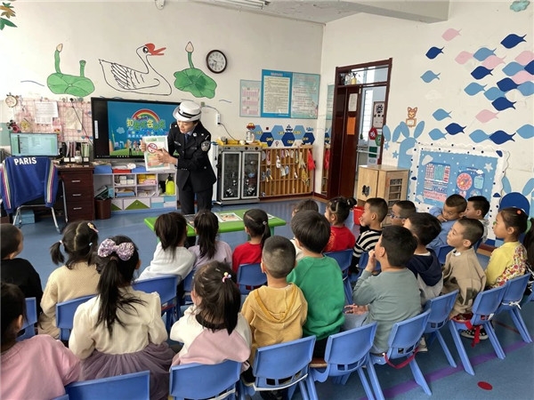 伊春市大箐山县公安局强化三个举措筑牢校园安全屏障