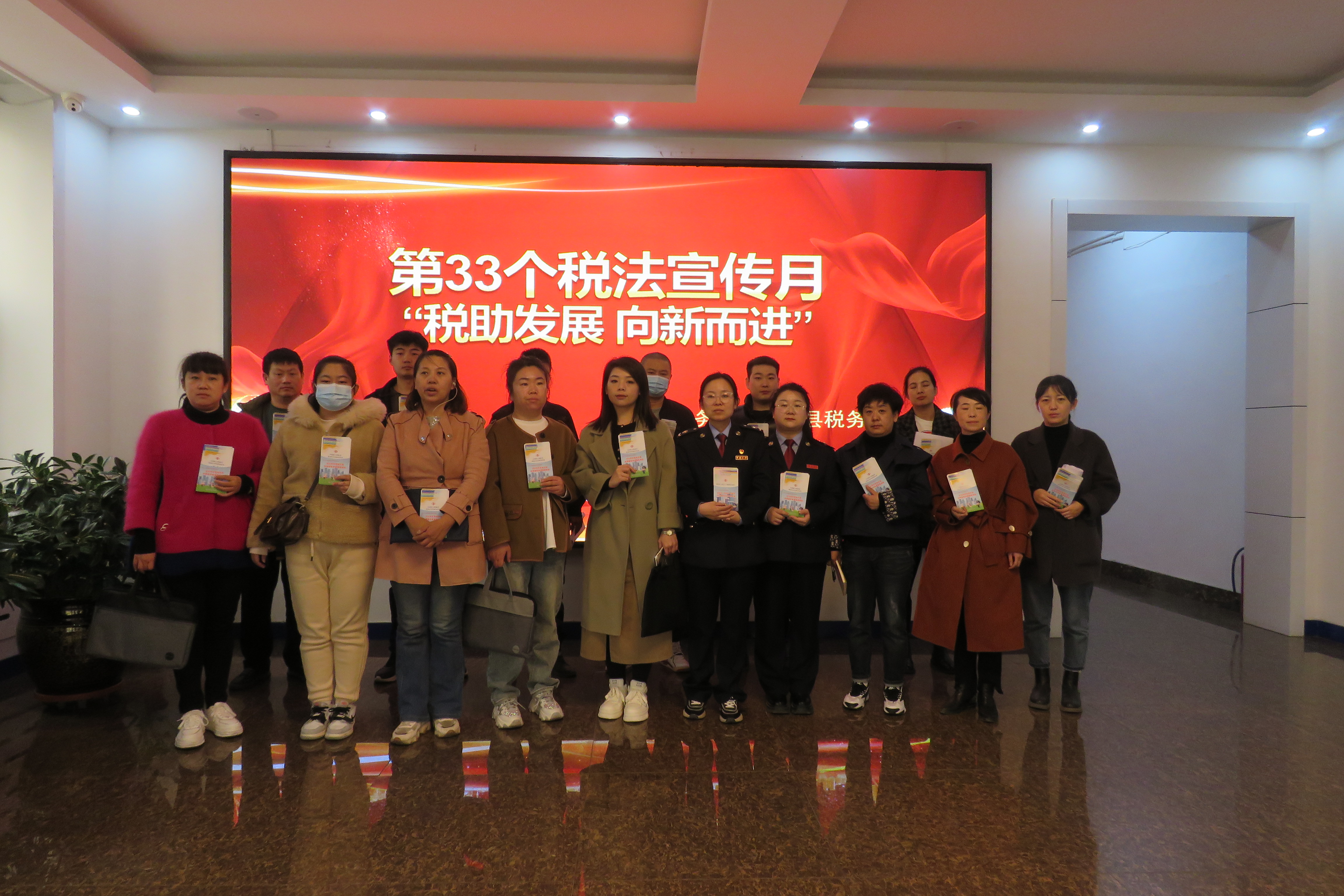 南岔县税务局开展银税互动政商沙龙专题座谈活动暨第33个税收宣传月
