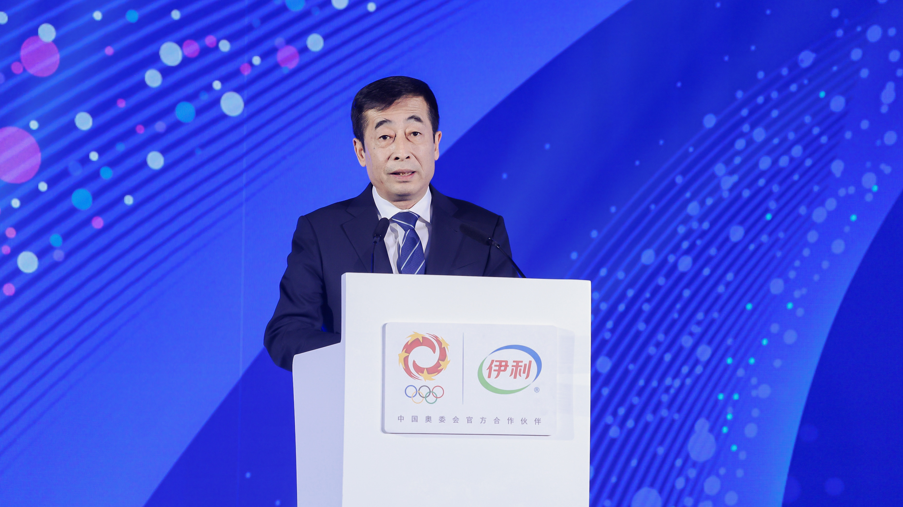 伊利用800架无人机给巴黎奥运写了一封浪漫的信