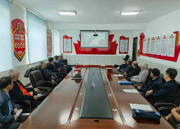 鸡东县组织收看离退休干部网上专题报告会