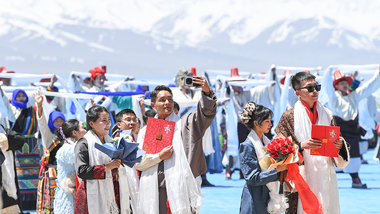 西藏：纳木错迎来开湖