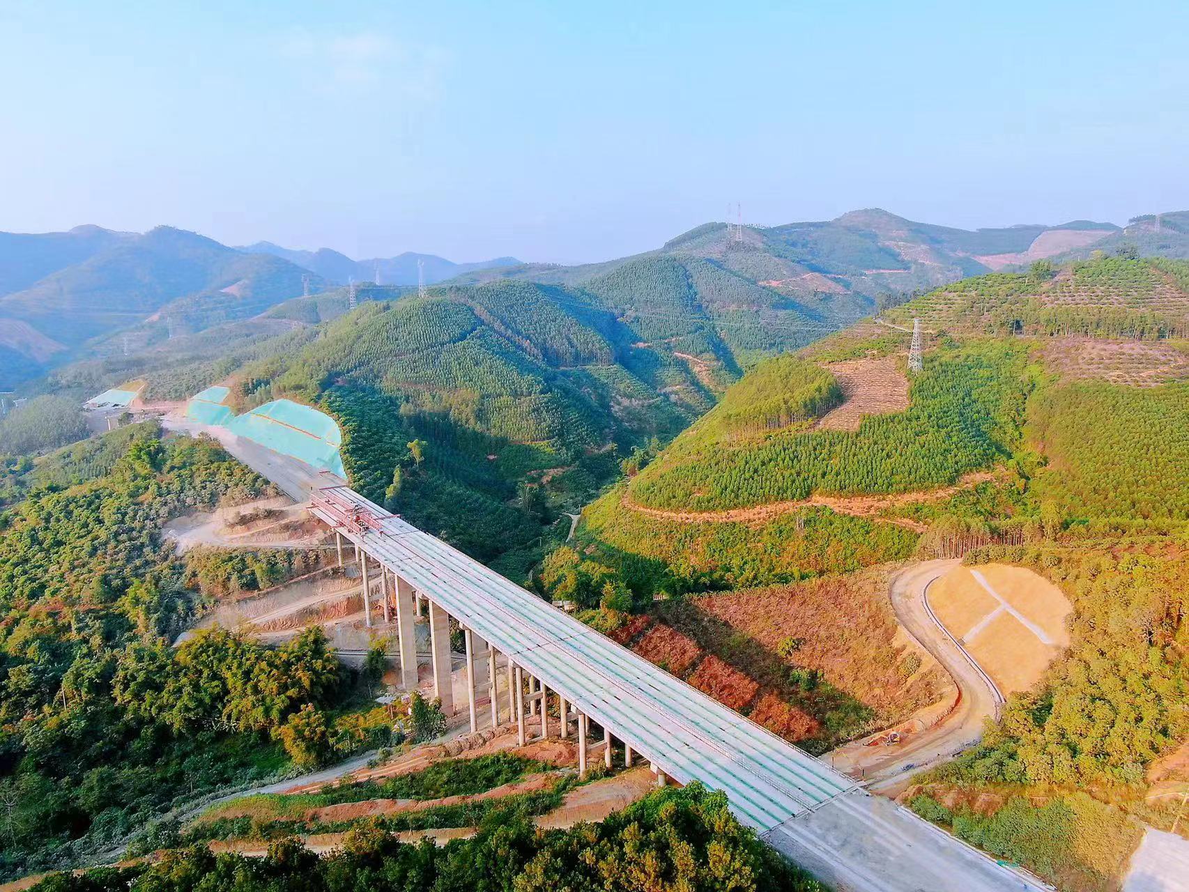 百色北环线高速公路项目是响应广西壮族自治区"三大定位"新使命,融入