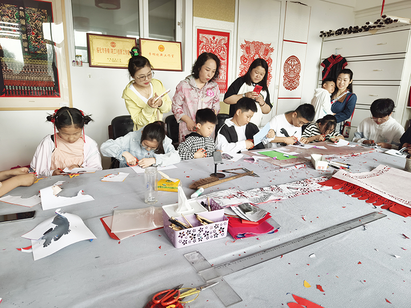 兰西20余名快递员子女庆"六一"迎"端午"