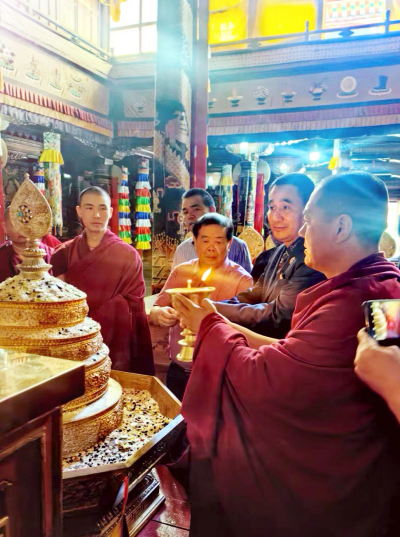 向华国中赠唐卡绿度母圣像五当召的活佛是清代驻京八大呼图克图之一