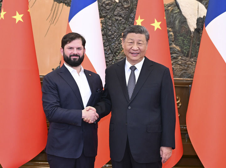 XI Jinping与智利总统Borici会面