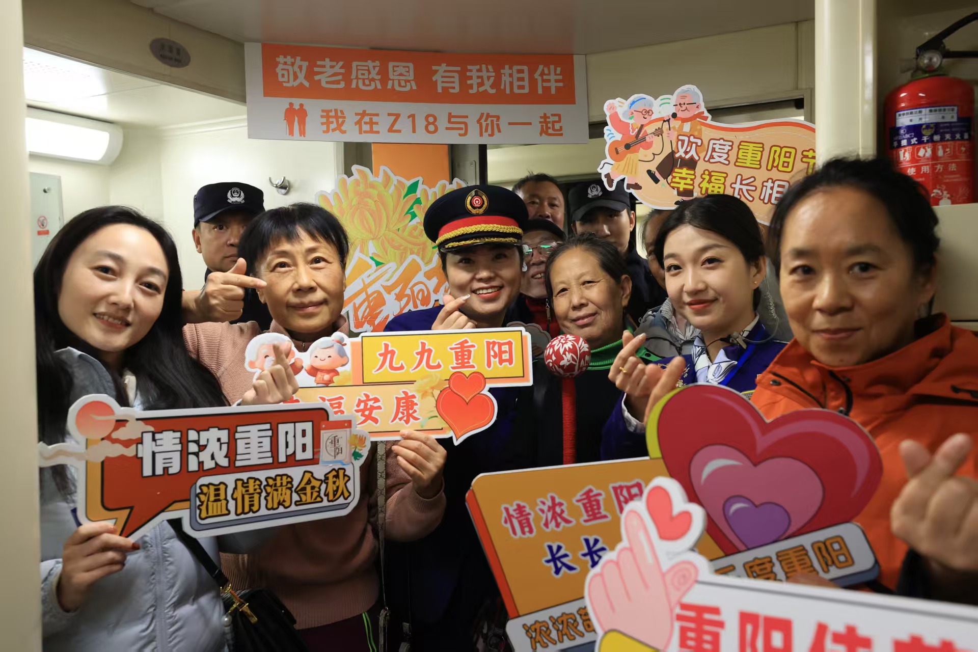 车厢里充满了热气！两列哈萨克斯坦铁路列车有