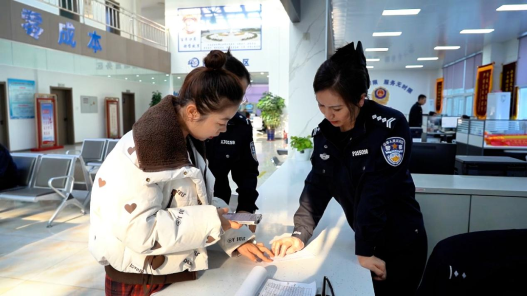 不用千里迢迢去领证，服务暖心。