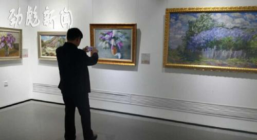 近两百幅俄罗斯画家丁香题材作品在冰城展出